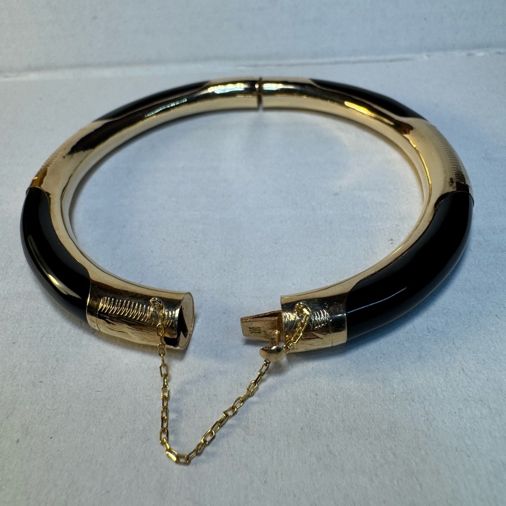 14K Yellow Gold Etched Wrap Onyx Bangle Bracelet